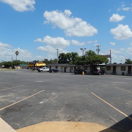 Executive Inn Pearsall Exterior foto