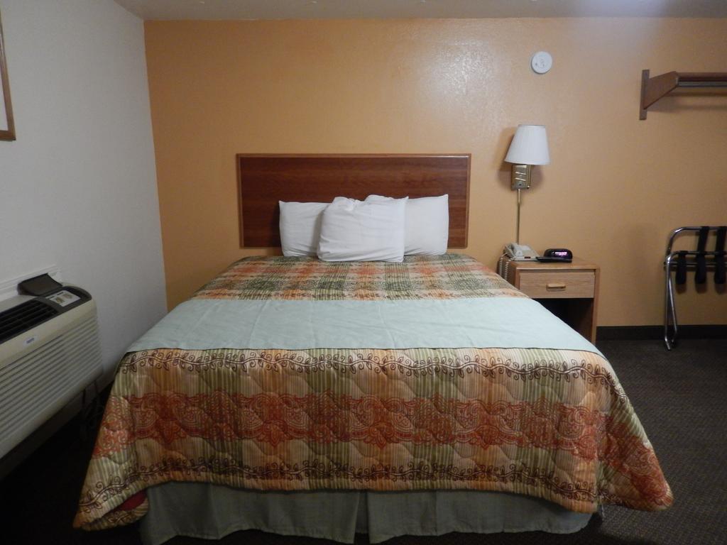 Executive Inn Pearsall Exterior foto