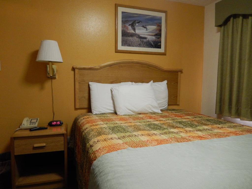 Executive Inn Pearsall Exterior foto