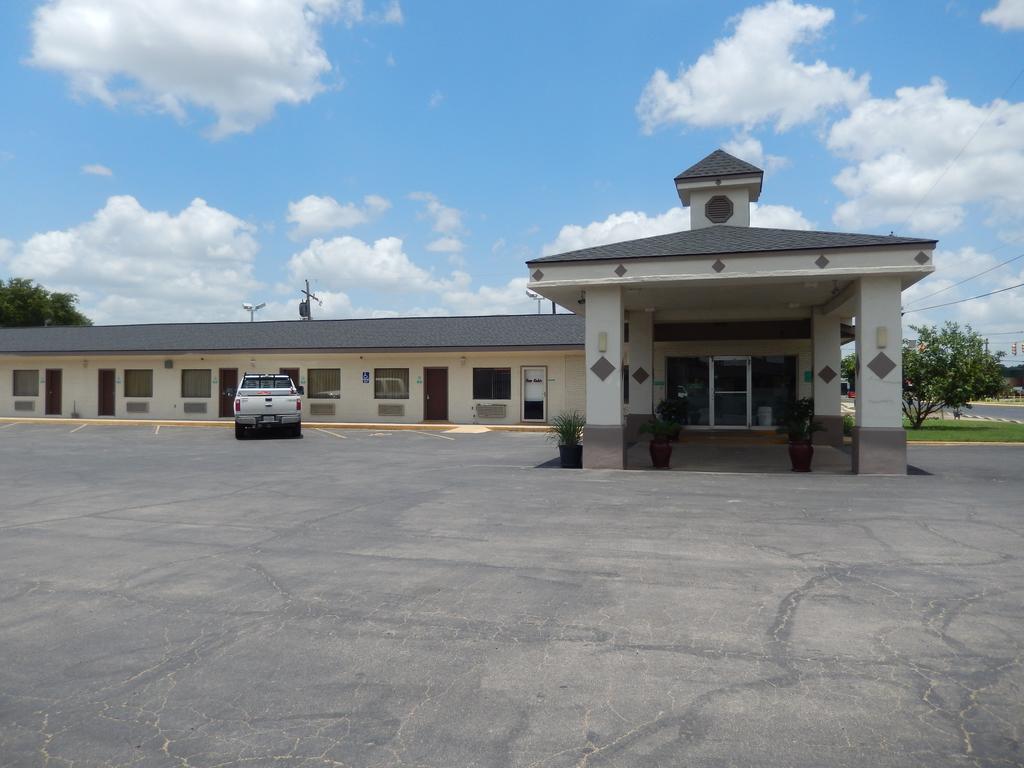 Executive Inn Pearsall Exterior foto