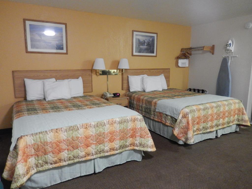 Executive Inn Pearsall Exterior foto