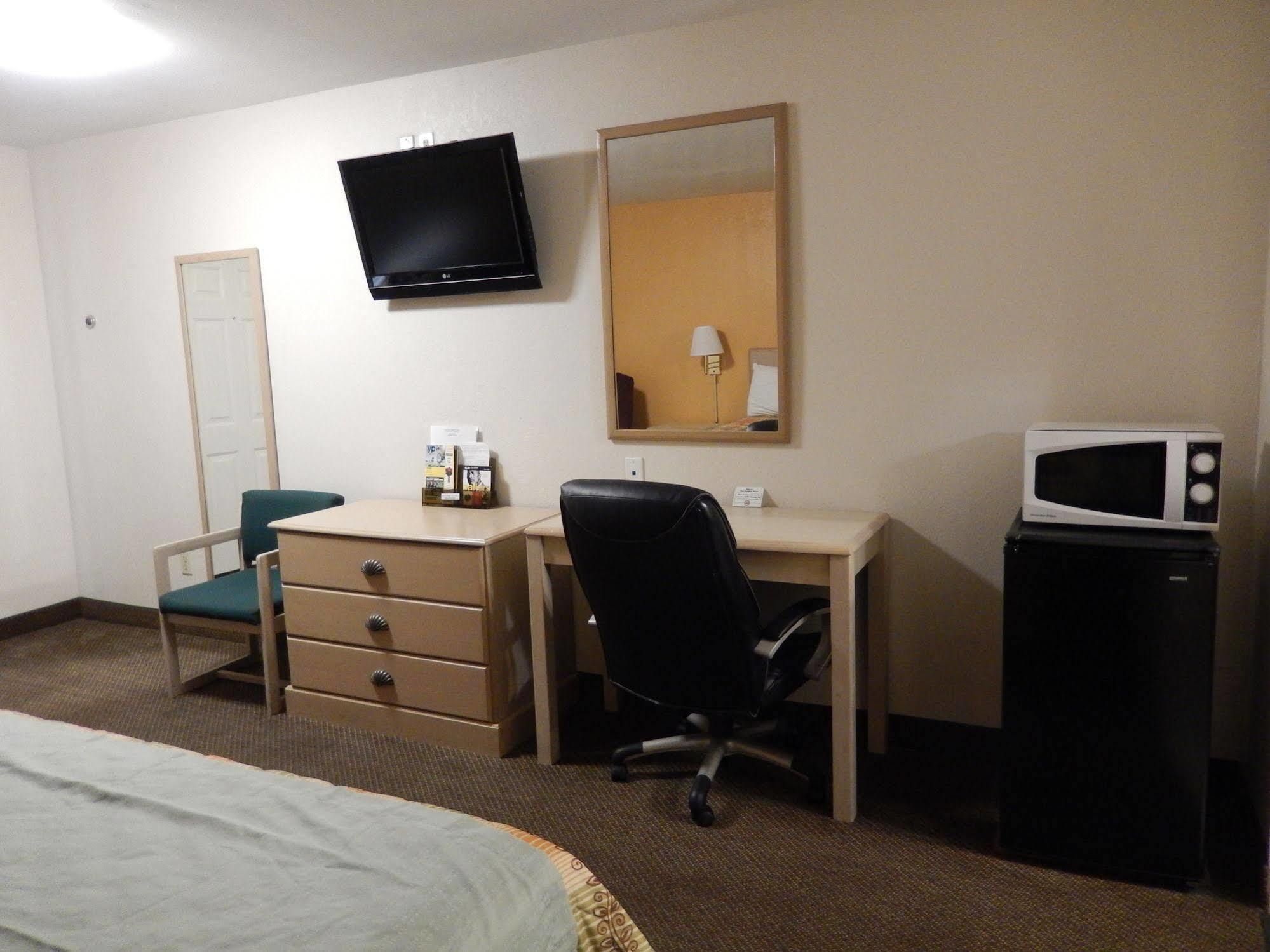 Executive Inn Pearsall Exterior foto