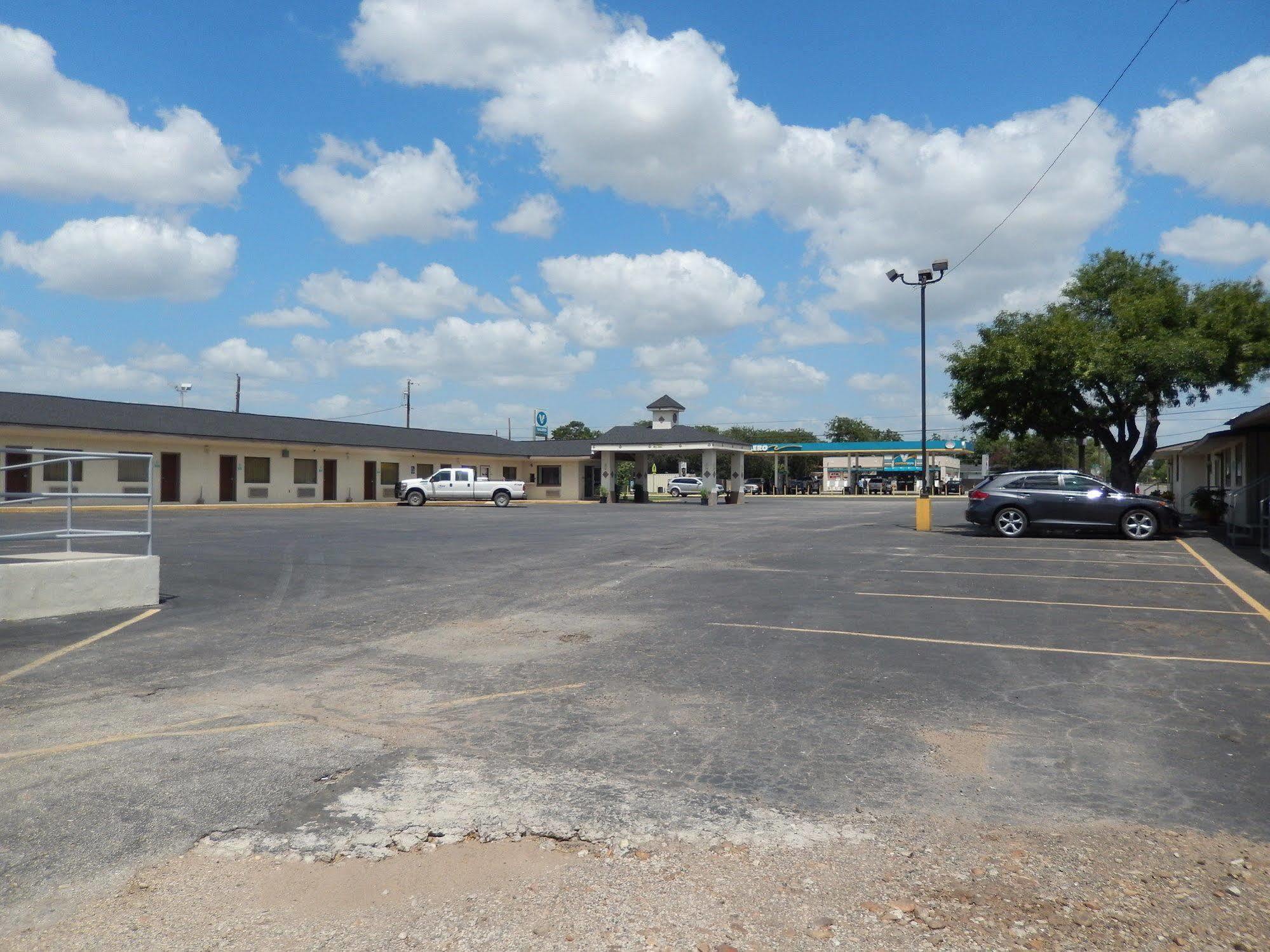 Executive Inn Pearsall Exterior foto