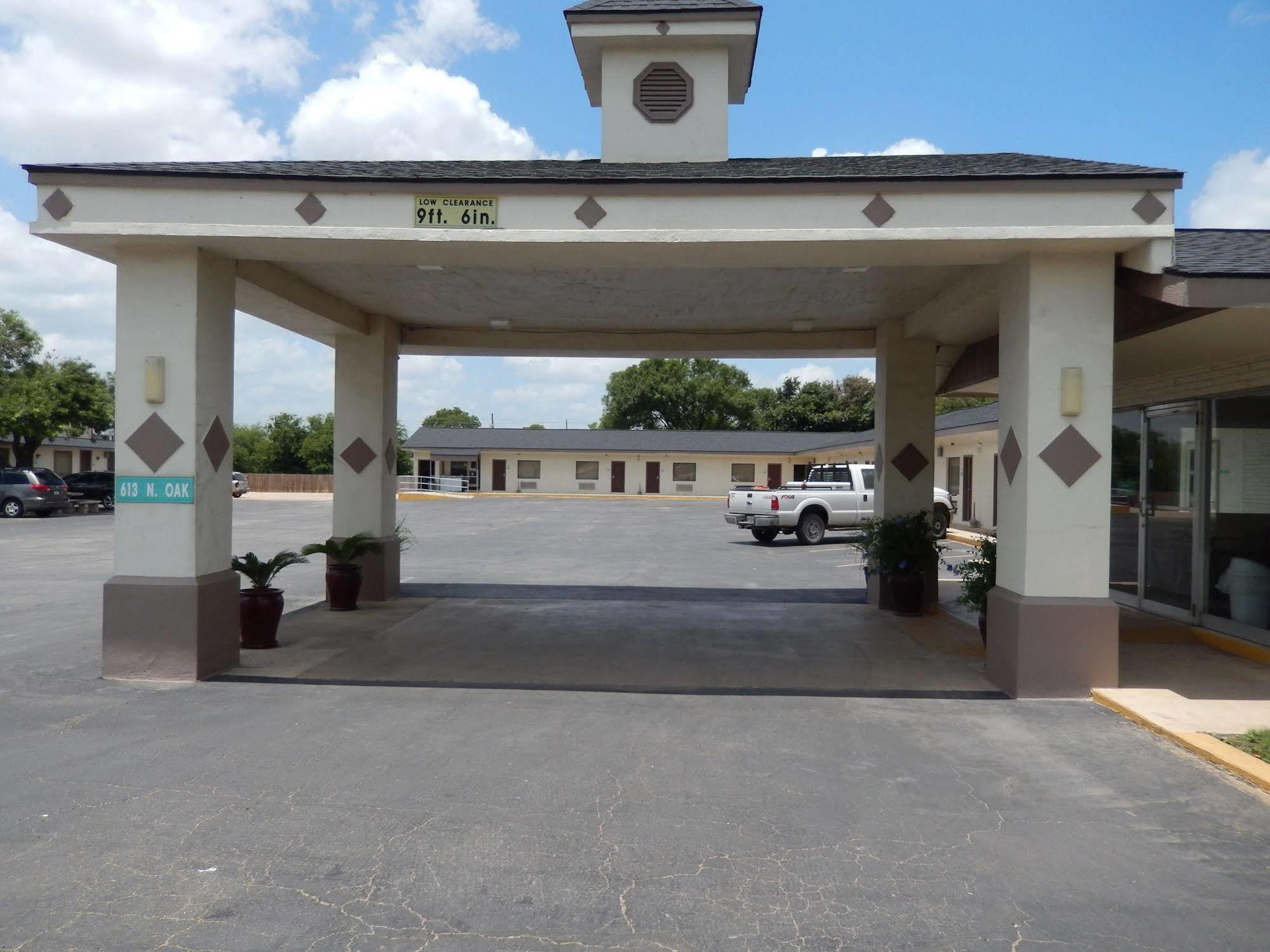 Executive Inn Pearsall Exterior foto