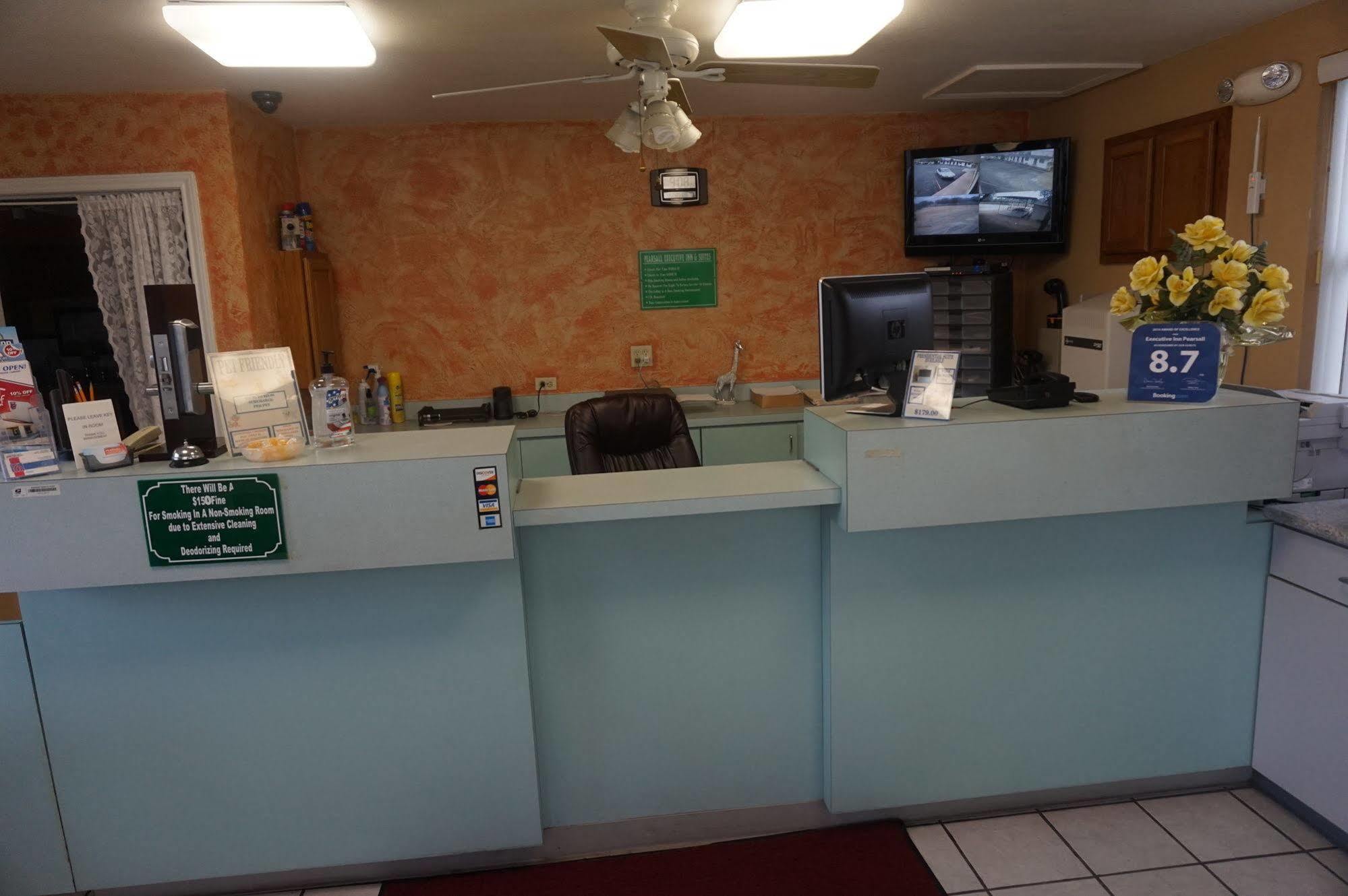 Executive Inn Pearsall Exterior foto